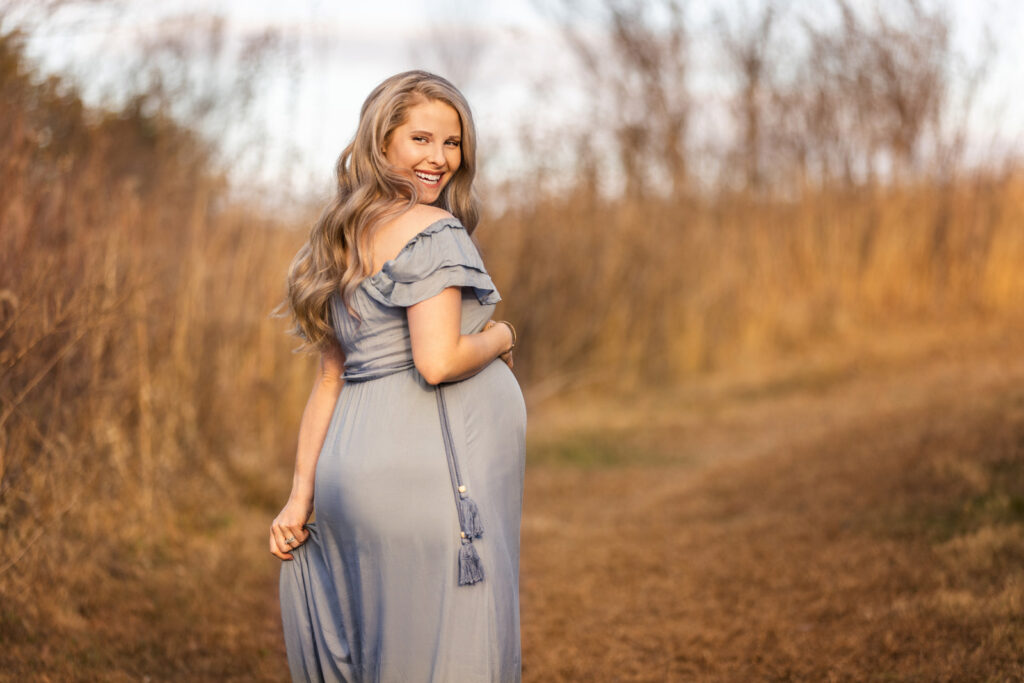 fall-maternity-photos-at-marlatt-park