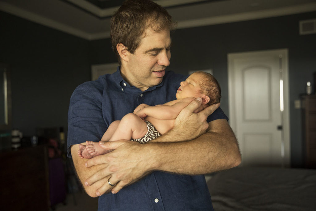 newborn-with-dad-poses