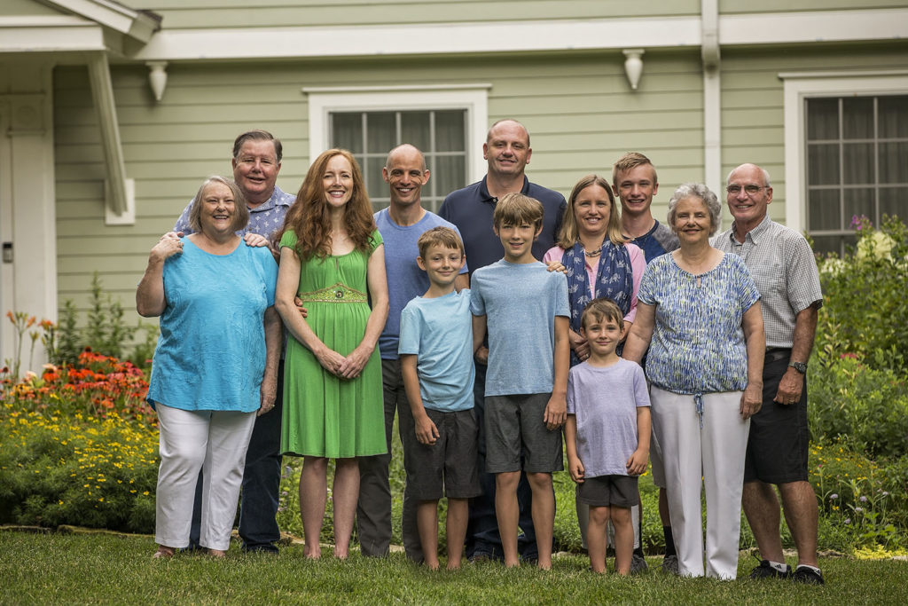 outdoor-extended-family-photos