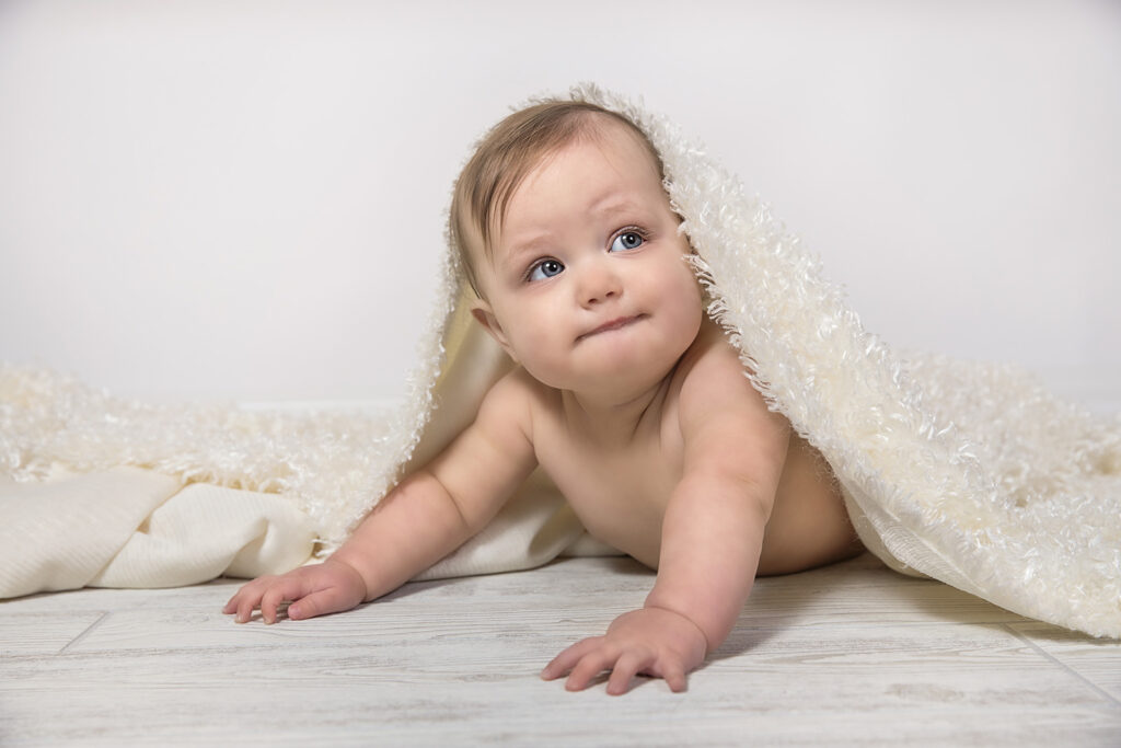 6-month-old-blanket-pose