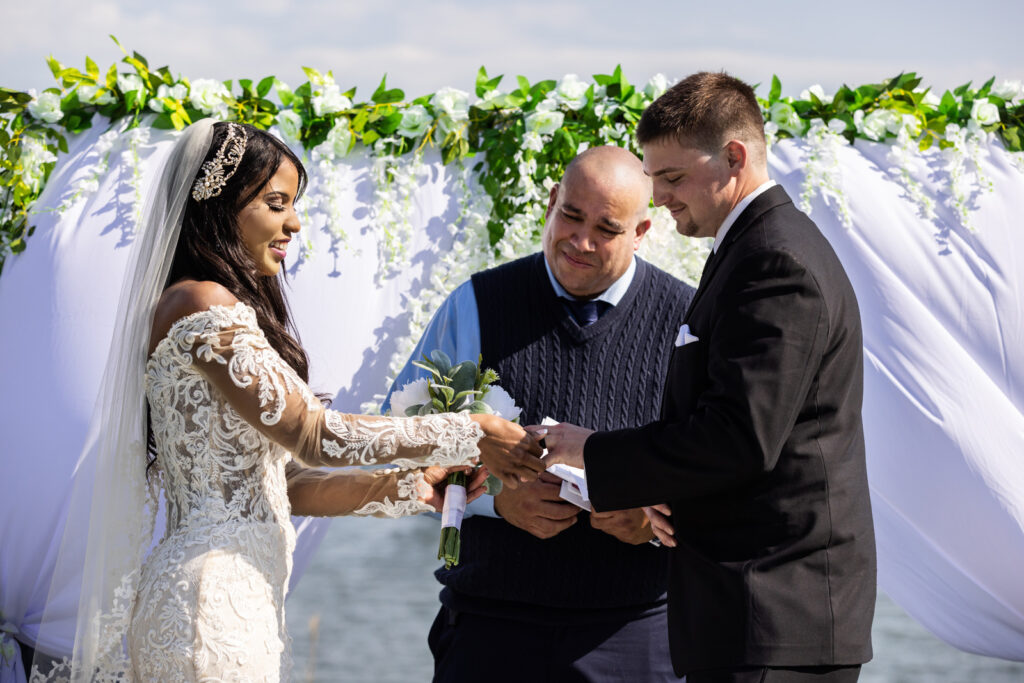 small-wedding-ceremony-at-milford-lake