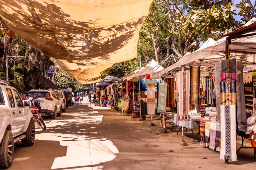 shaded-street-vendors