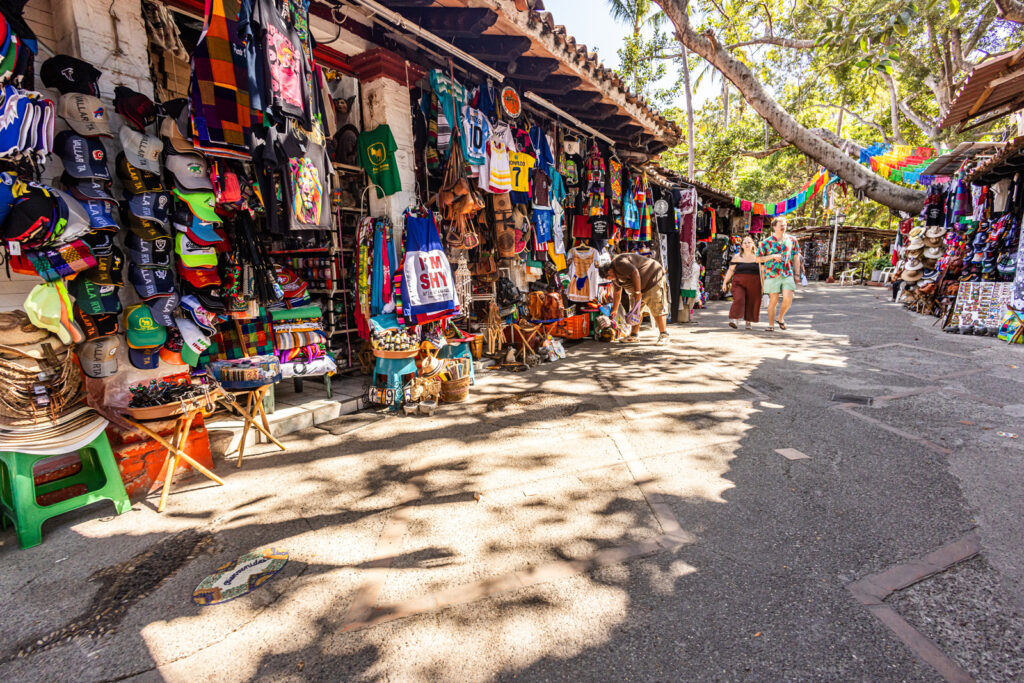 isla-rio-cuale-shops