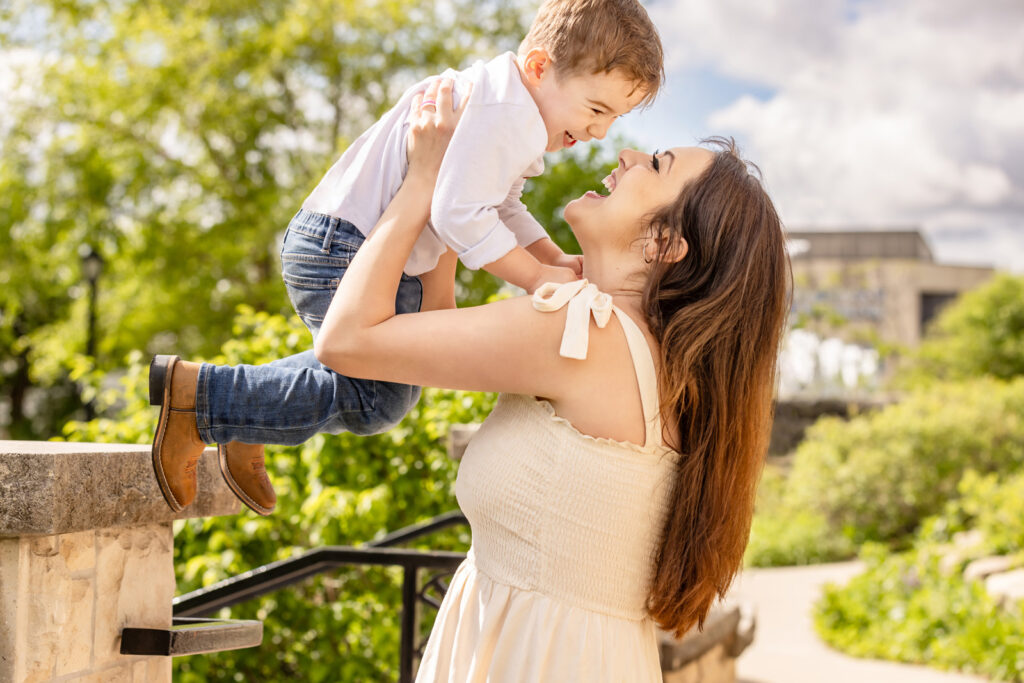 31-fun-mommy-poses