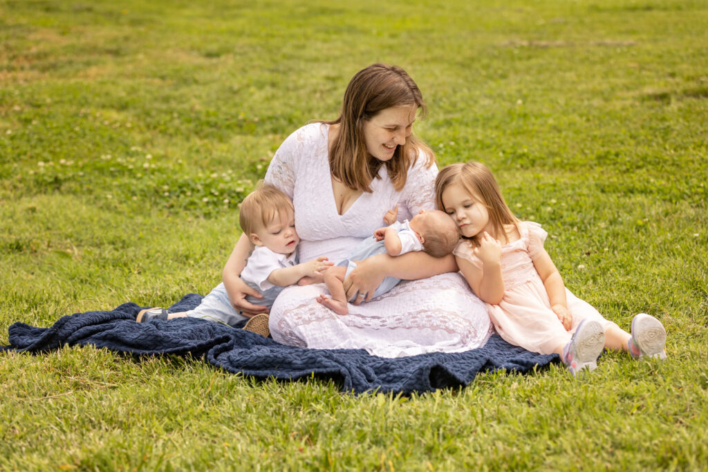 newborn-photos-outside