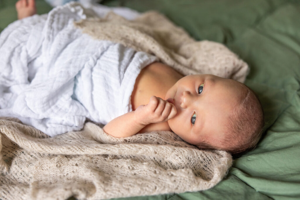 safe-newborn-poses