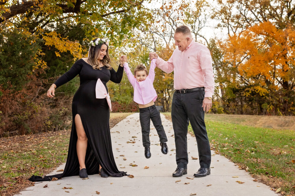 Formal-outdoor-maternity-family