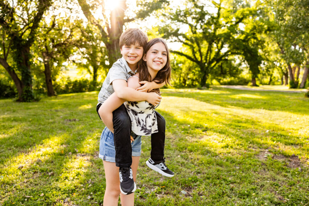 Brother-and-sister-poses