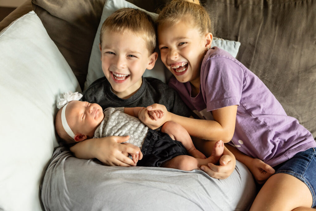 newborn-with-siblings