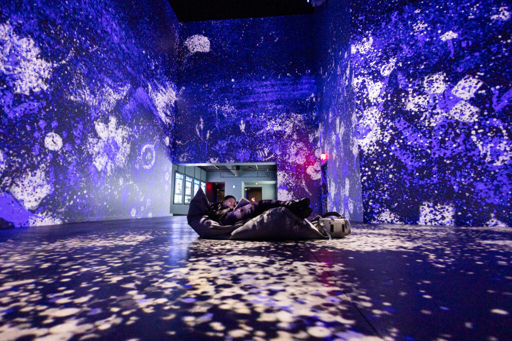 mezmereyz-book-reading