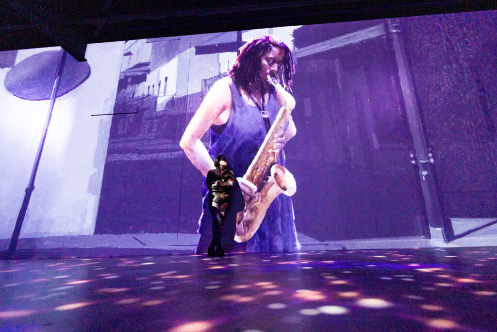 museum-art-and-light-saxophone