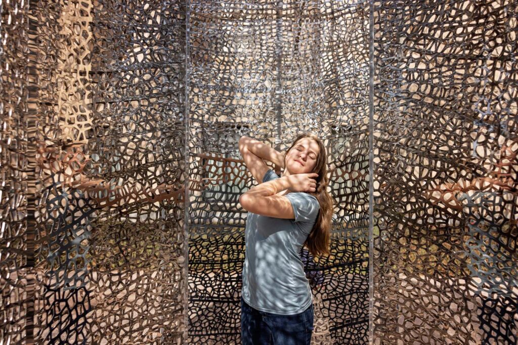 Creative portraits outdoors at the Nelson Atkins Museum.